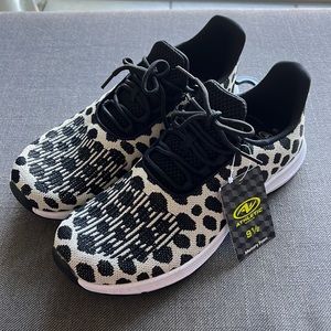 Athletic works women's sneakers